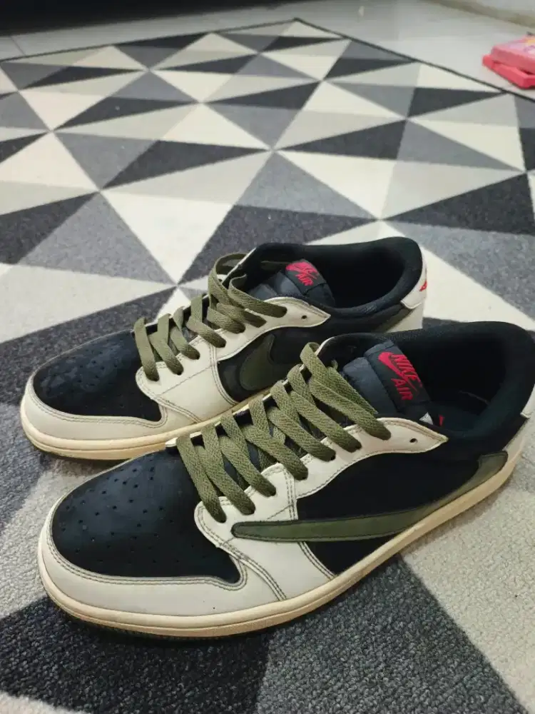 Nike Travis Scott size 44,5 insole 28,5cm masih lumayan bagus like new