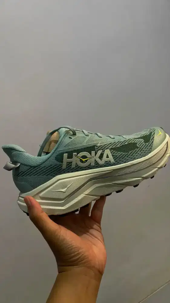 Sepatu Trail Running Hoka Challenger 8