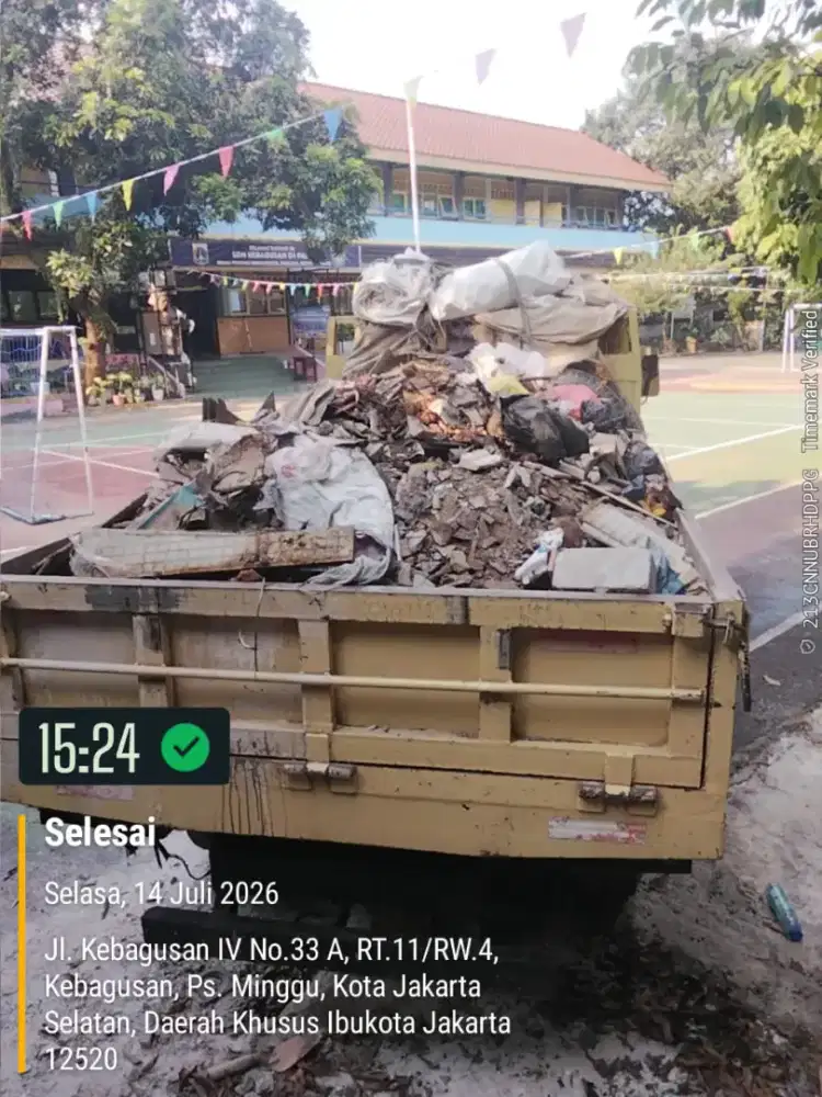 Jasa angkutan puing