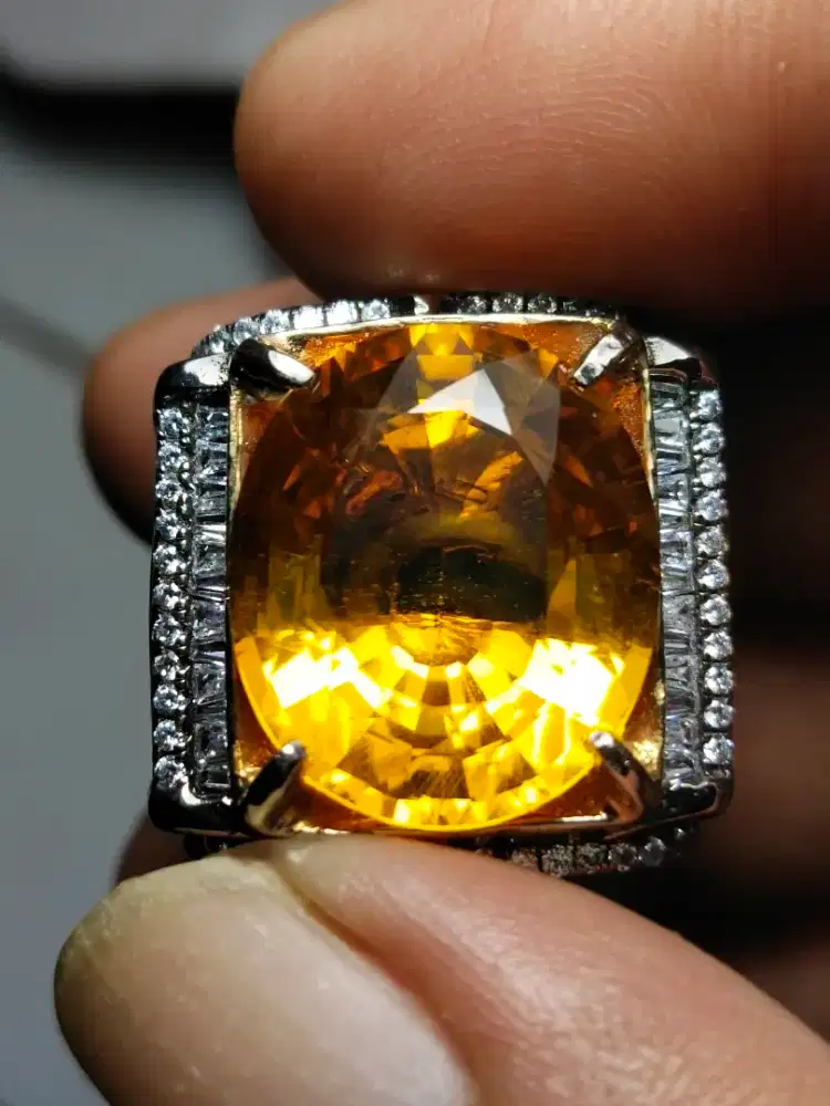 Cincin Natural Golden Madeira Citrine Dim.19.9x11.7x9.1 Mewah
