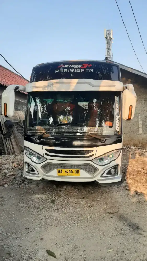 Jual Mini Bus Merek HINO Bekas 2011