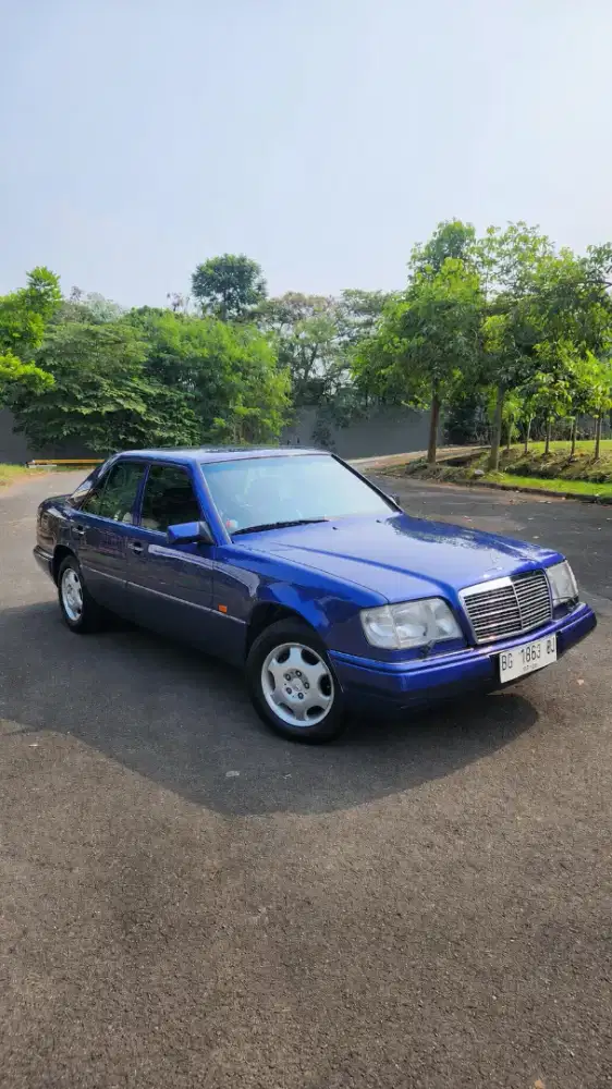 MERCEDES BENZ W124 MASTERPIECE E220 MT
