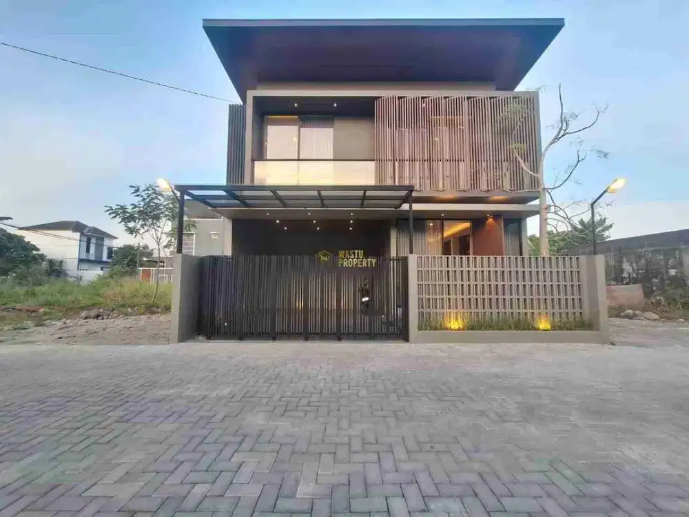 RUMAH MEWAH DEKAT BANDARA ADI SUCIPTO