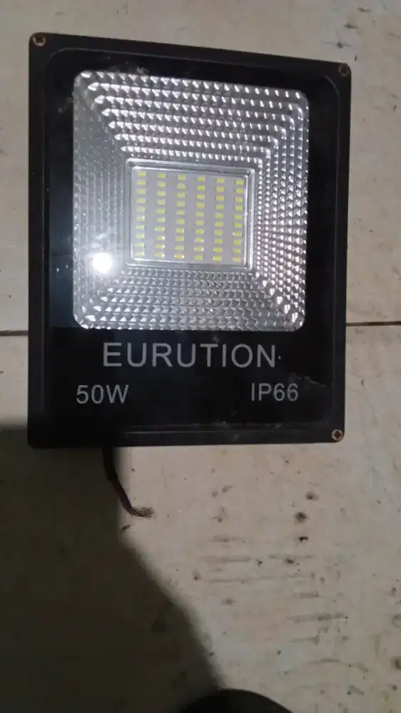 Lampu tembak 50 watt