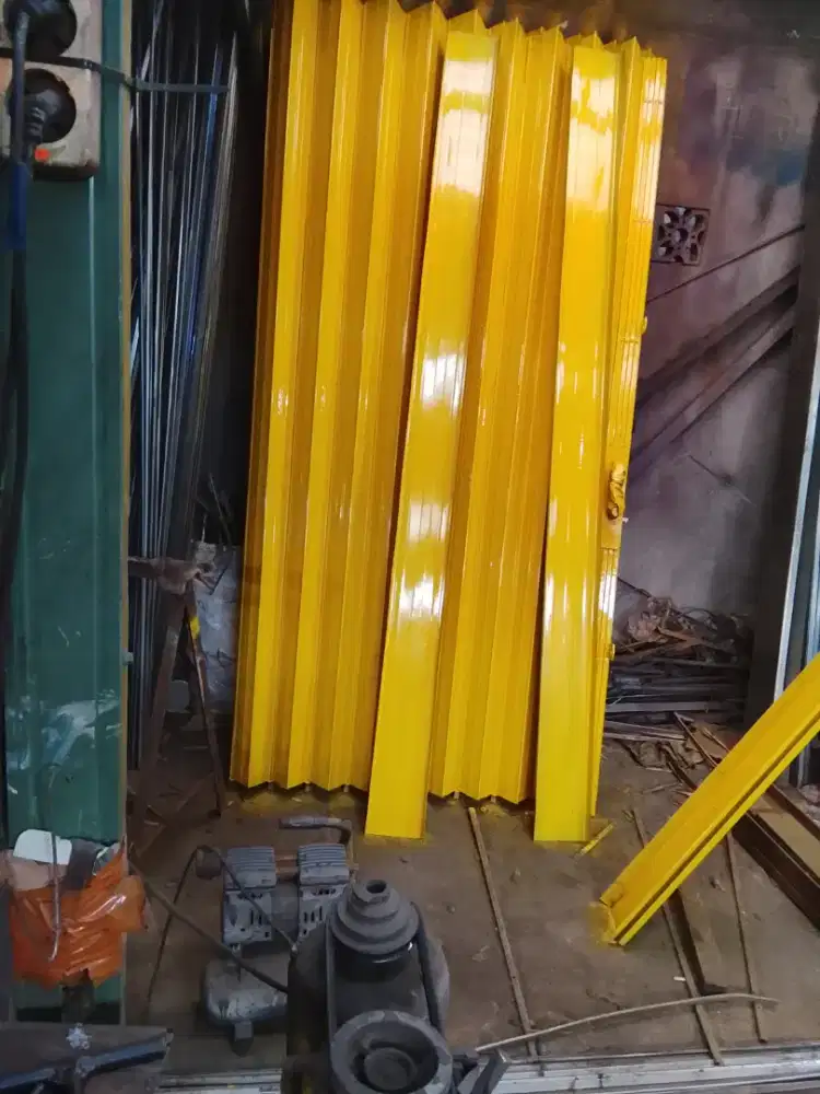 Rolling door folding gate