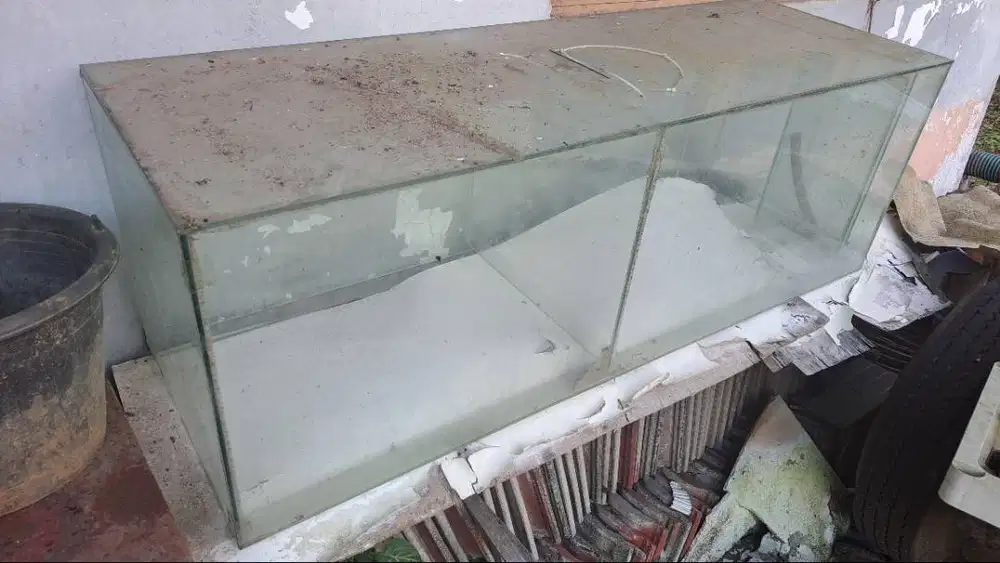 Aquarium ikan besar