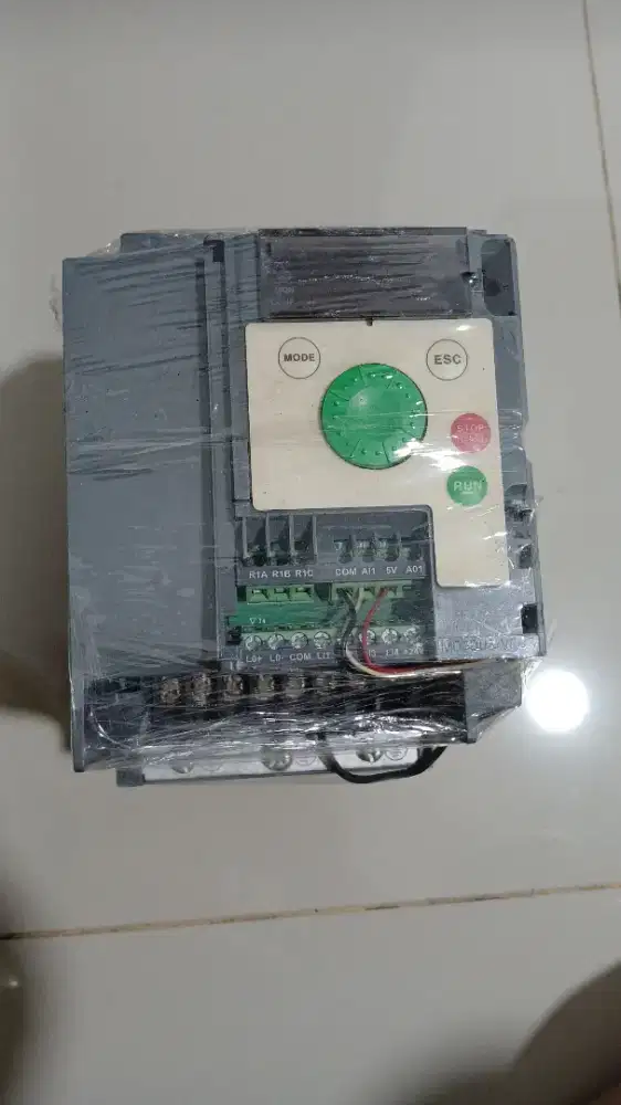 Inverter schnaeder 2.2 kw 3 hp 380.volt 3 phase kondisi normal