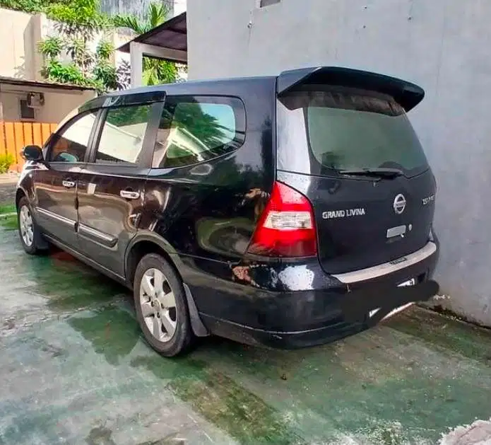 Nissan Grand livina 2010 Bensin