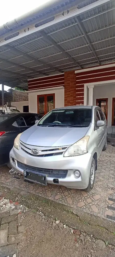Daihatsu Xenia 1.0cc D 2012