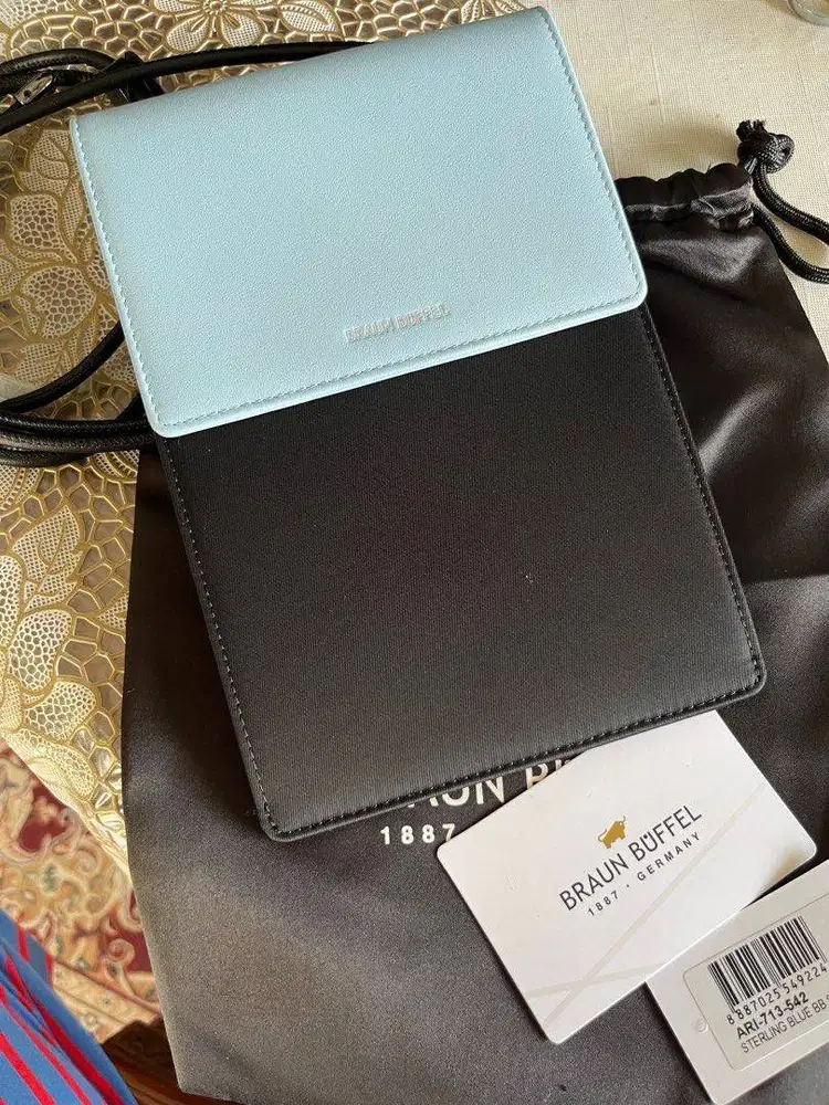 Original Braun Buffel Ari Sling Pouch in Stirling Blue