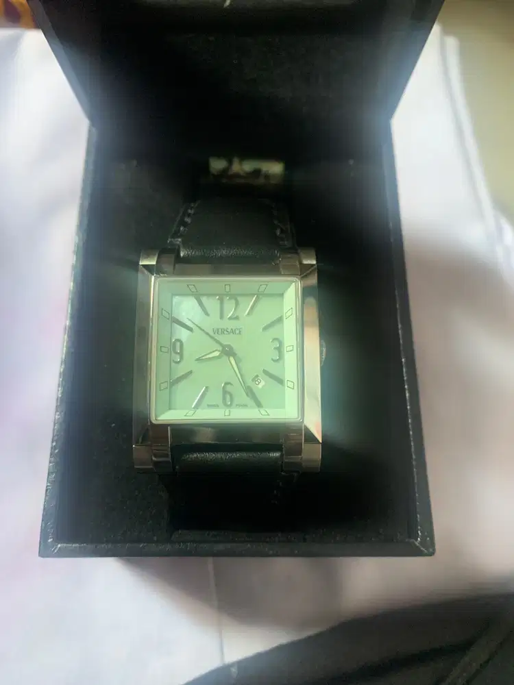 Dijual jam tangan merk versace