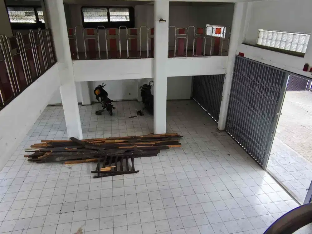 Sewa tempat usaha di moh Ramdhan 
Luas 398/700
3.5 lantai
SHM
Air PDAM
Listrik 10.600W
Lbr muka 13.5mtr
Harga Rp. 325jt / THN nego FN