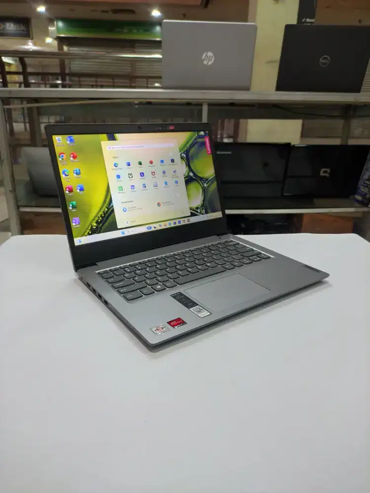 Lenovo slim 3 Athlon Silver VGA 2GB 8gb 256gb ssd 14 fhd win 11 ori