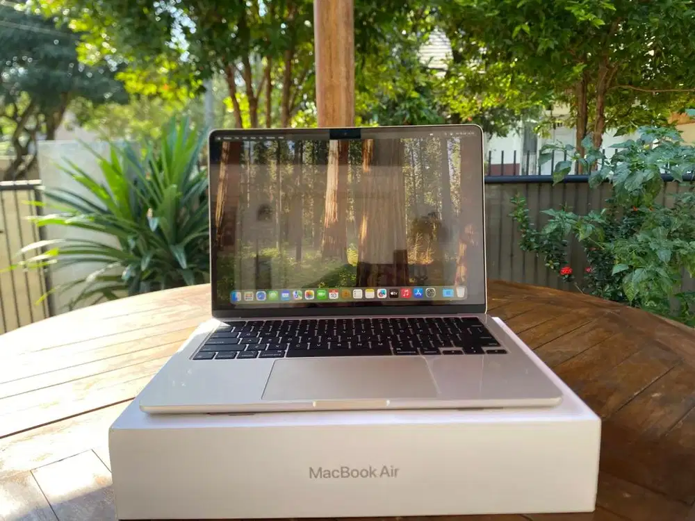 Macbook Air 13 inch M2 Ram 16GB Ssd 256GB Fullset Mulus Ex iBox