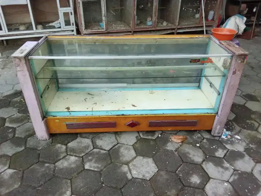 Etalase 1,5 meter