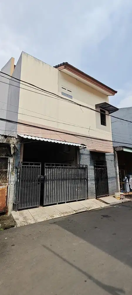 Jual rumah dgn kost dilantai 2