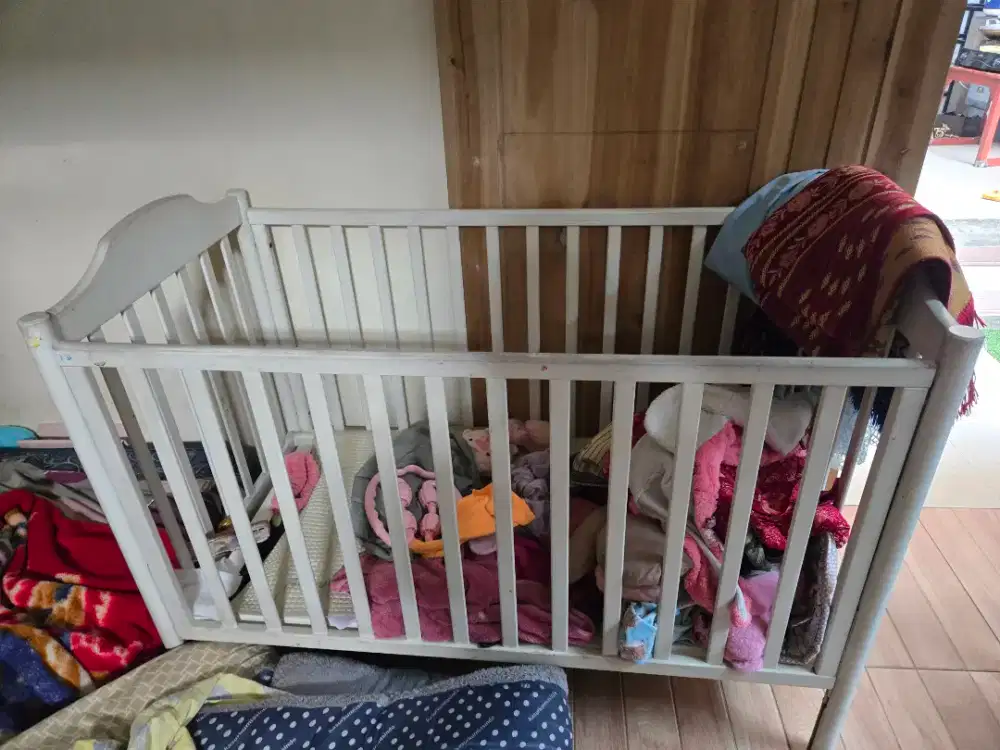 Box bayi kayu kokoh