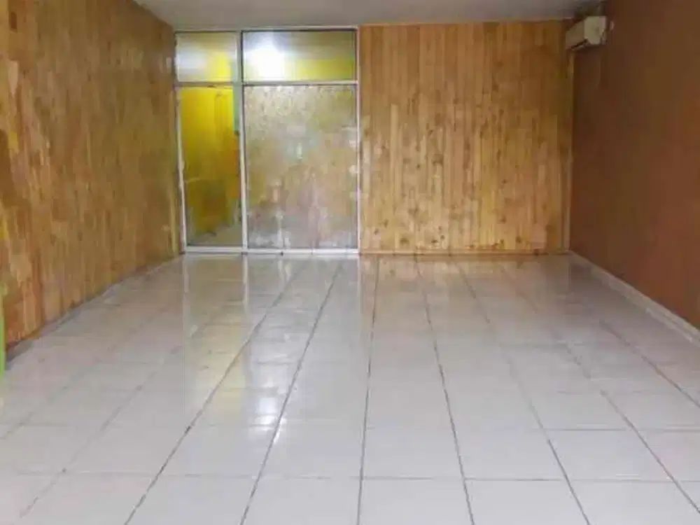 Sewal Ruko Mekar Utama 

Luas 98 / 140
Lbr muka 5mtr
2 lantai
1 kamar mandi
Shm
Hadap Utara
Air pdam
Listrik 2200W
Harga Rp. 135jt/thn nego FN