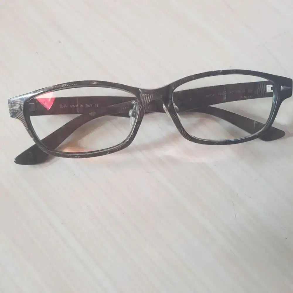 Kacamata merek RAYBAN orginal made italy