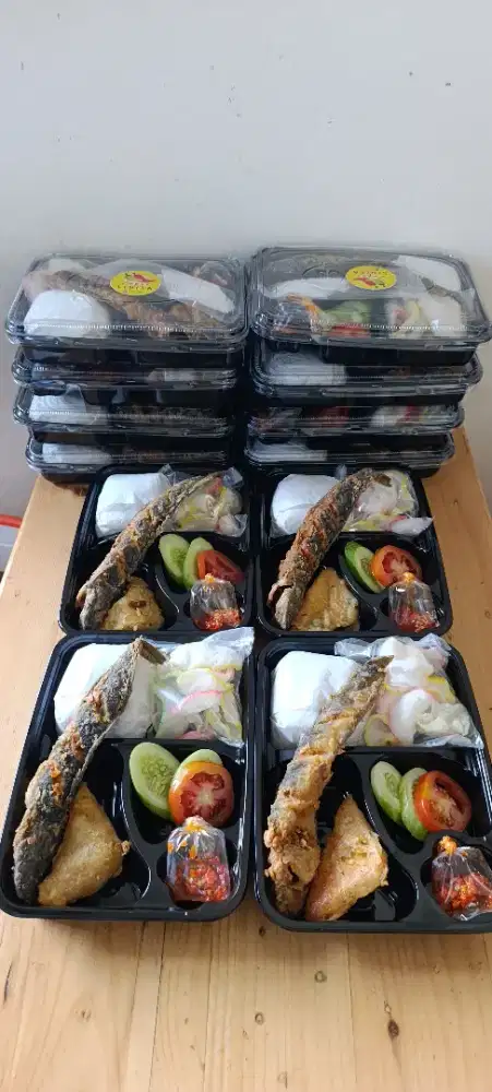 Staff warung makan