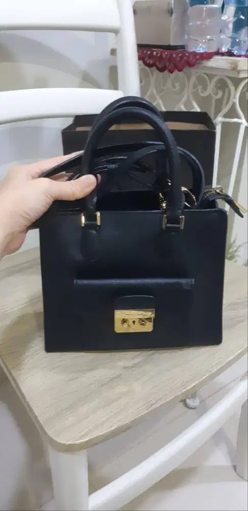 Tas Bagus Merek Ori M K