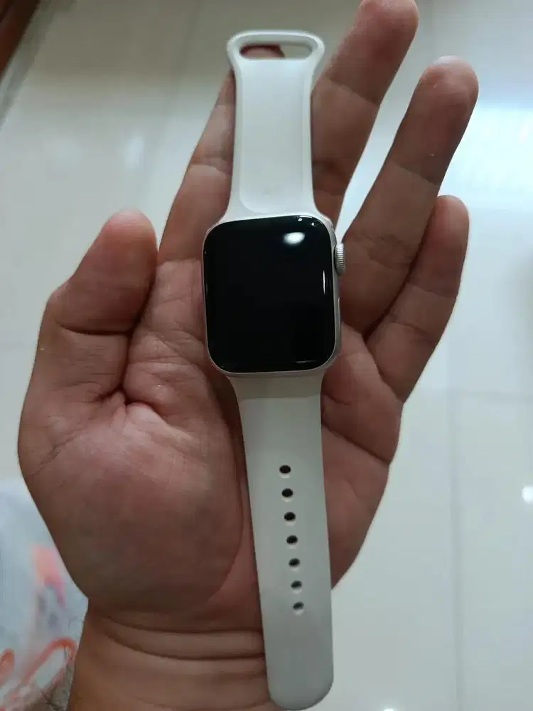 For Sale Apple Watch SE 3 40mm