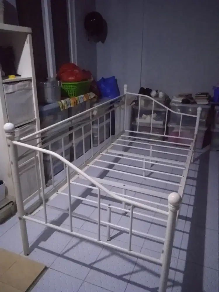 Dijual ranjang besi/ kursi santai besi