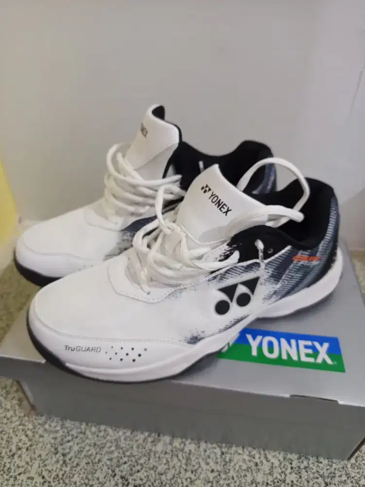 Yonex court flow 41 26.5cm