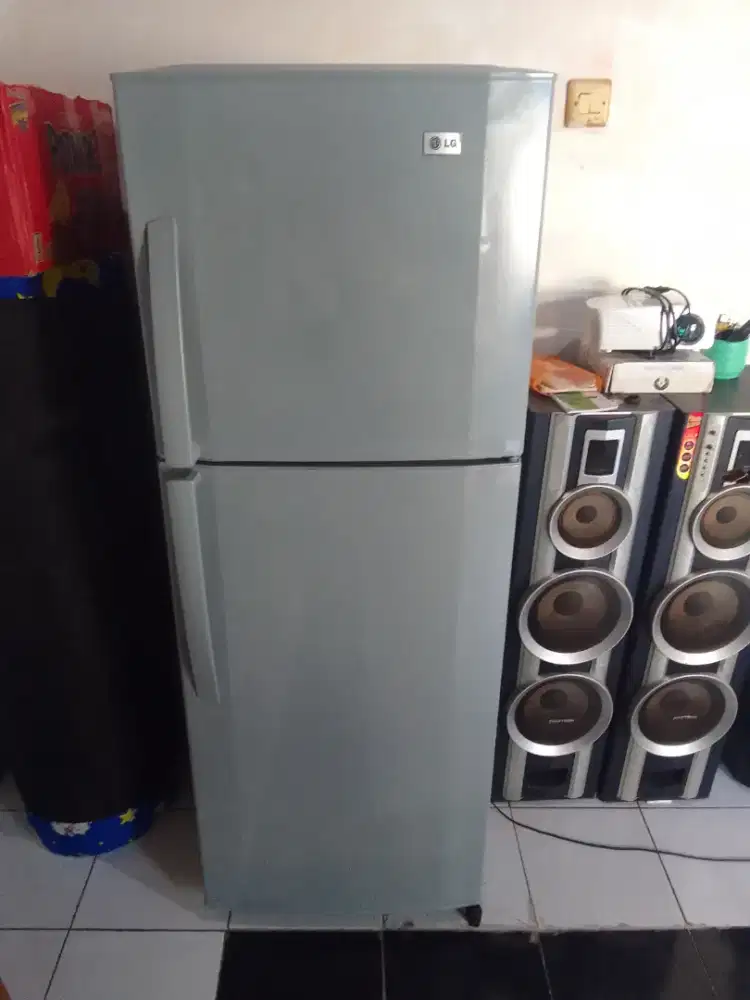 Kulkas 2 pintu merk LG mesin masih orsinil