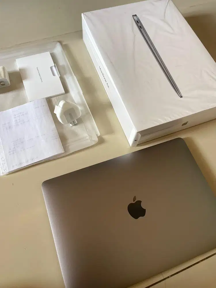 Macbook Air M1 2021 8/256GB Warna Silver