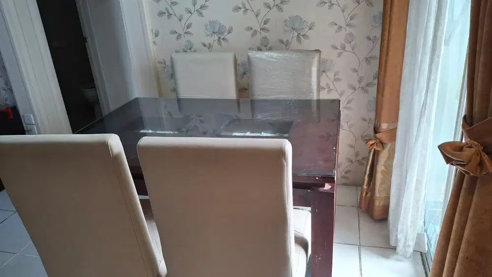 Set Meja Makan Kayu Mahoni Top Kaca + 4 Kursi
