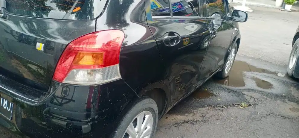 Yaris Hitam Type J Automatic 2011 Plat Kudus