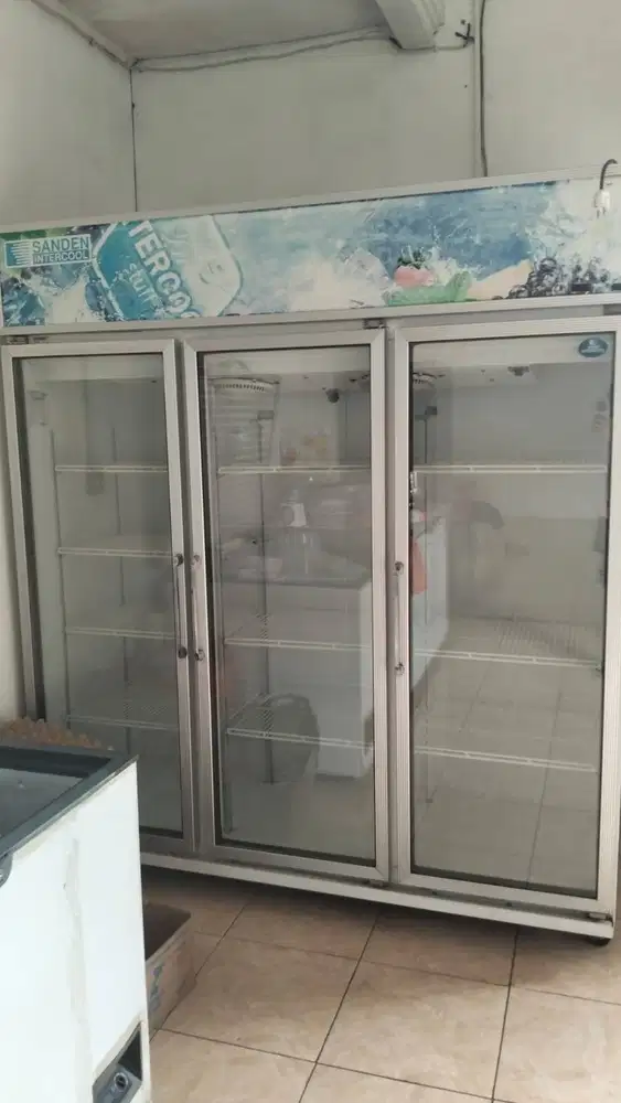 Showcase Chiller 3 Pintu Sanden Kondisi masih mulus