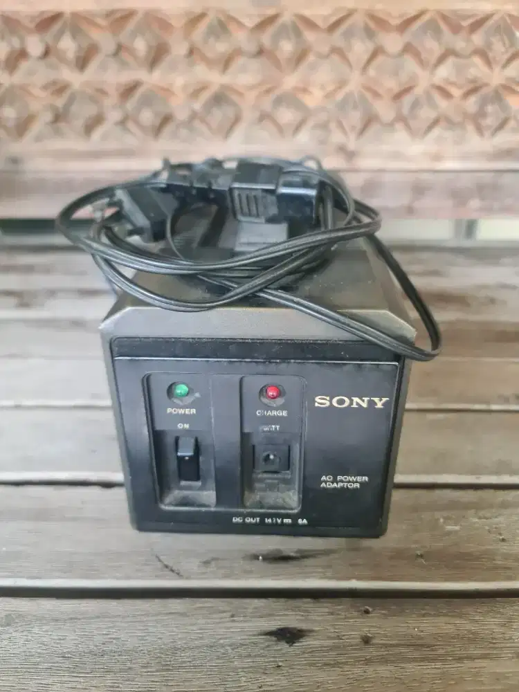 Power Supply DC out 12 - 14,7volt, 6Amp, Sony made in Japan original