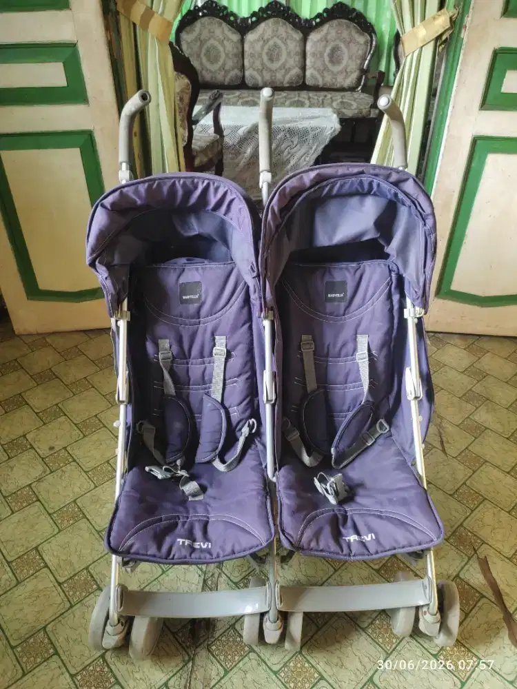 Stroller untuk anak kembar merk baby elle trevi
