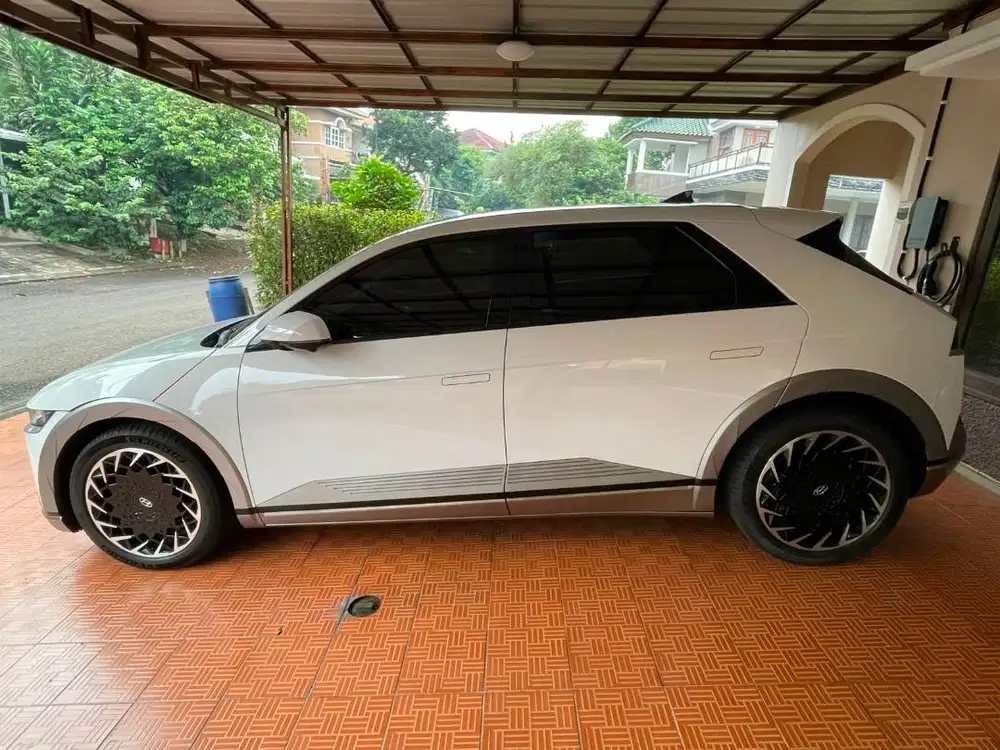 Hyundai Ioniq 5 - Signature Long Range - Putih - Des 2024 - Low KM