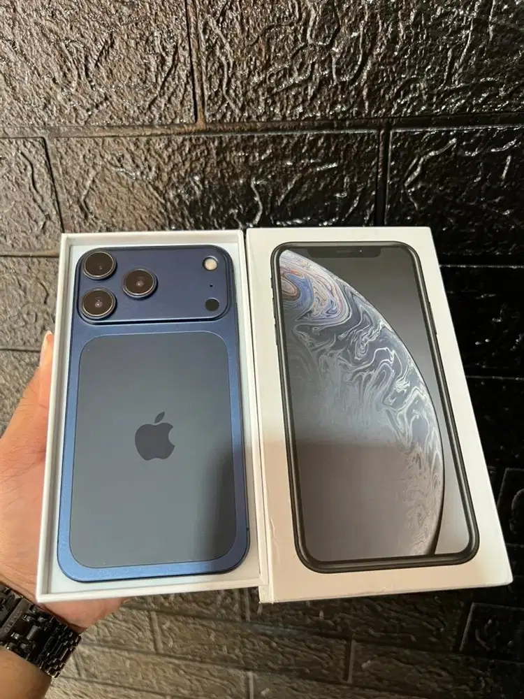 Iphone xr 64gb hosuing custom 17 pro