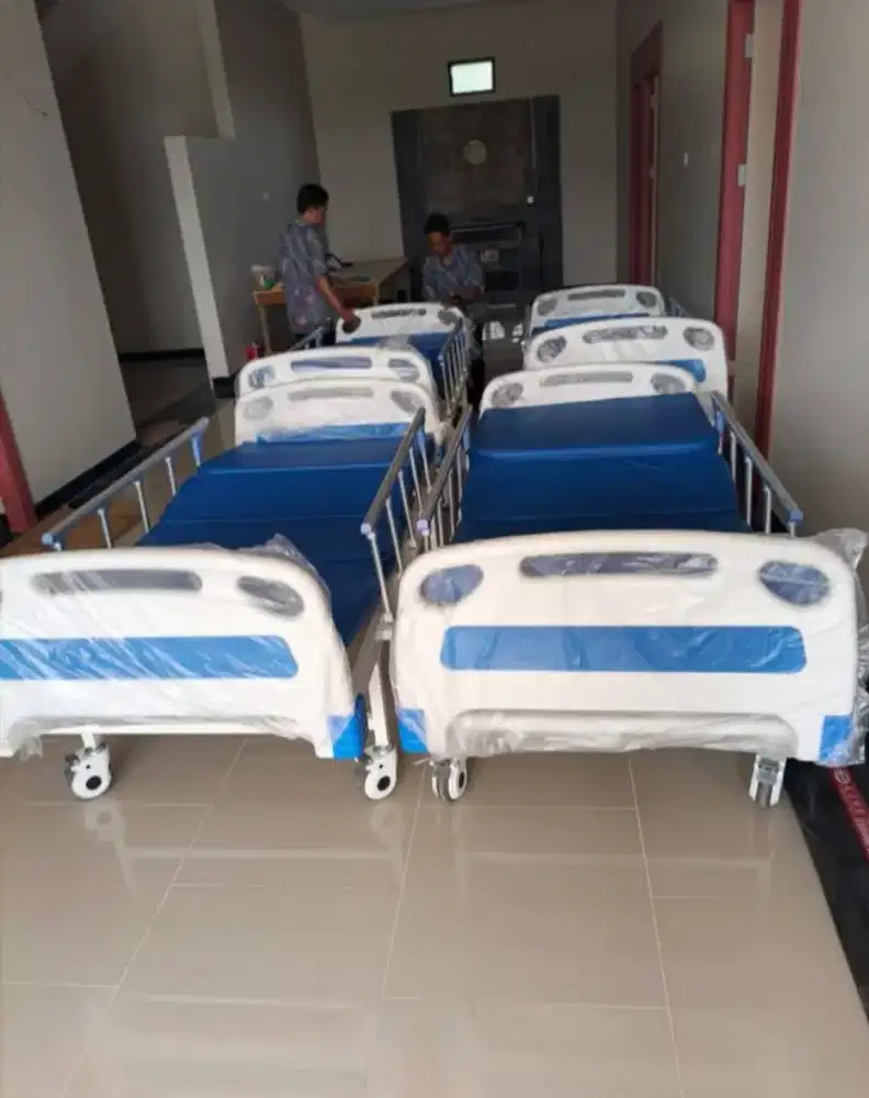 Ranjang pasien. 1 engkol 2 engkol dan 3 engkol.
