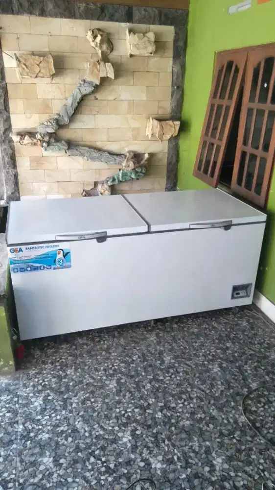 Freezer box bekas murah merk gea 900L mulus