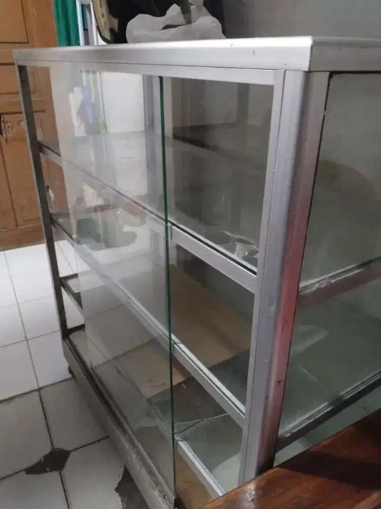 Etalase buat jualan