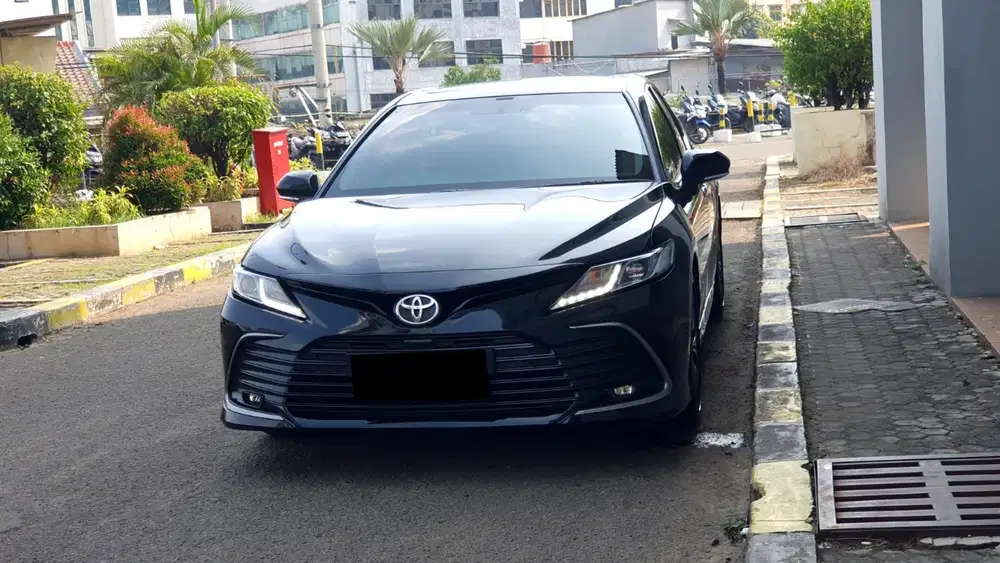 Toyota camry 2.5 v matic 2023 hitam sunroof