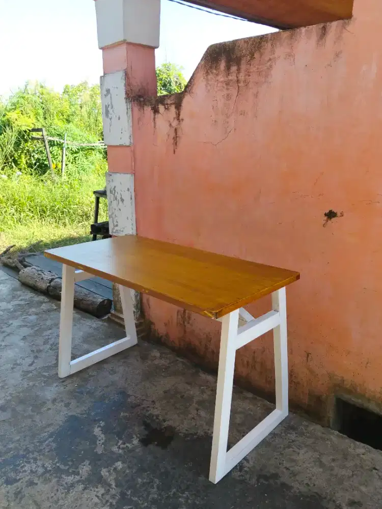 Meja komputer minimalis ready