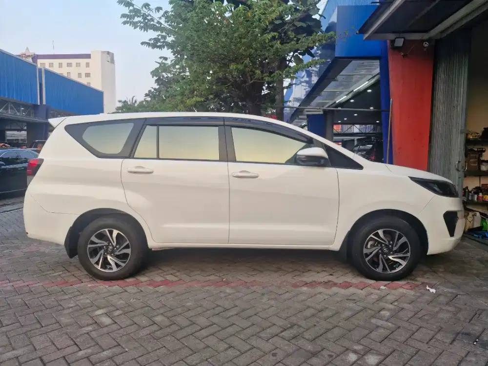 Toyota Innova V  2.4 Automatic 2022 Diesel Putih Metalik