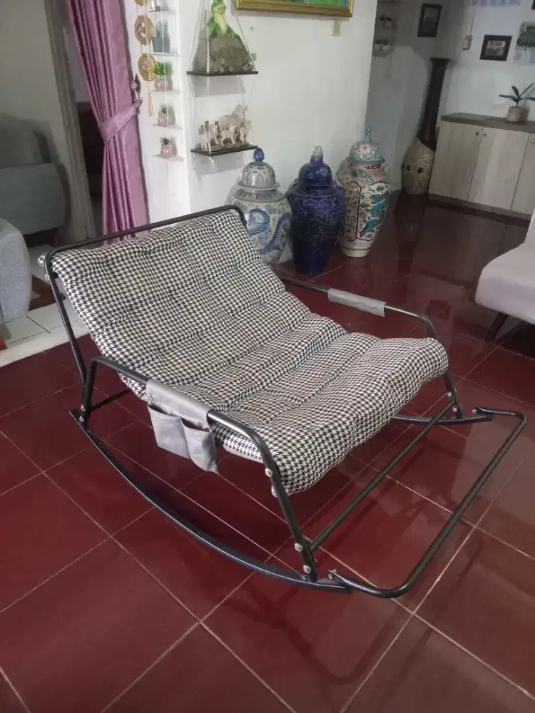 Dijual kursi goyang untuk santai