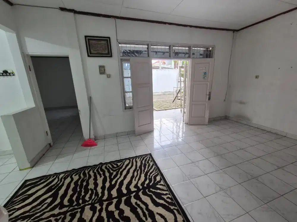 SUPER MURAH & JARANG ADA*DISEWAKAN RUMAH DIPUSAT KOTA BANDUNG BISA UNTUK USAHA & KANTOR*