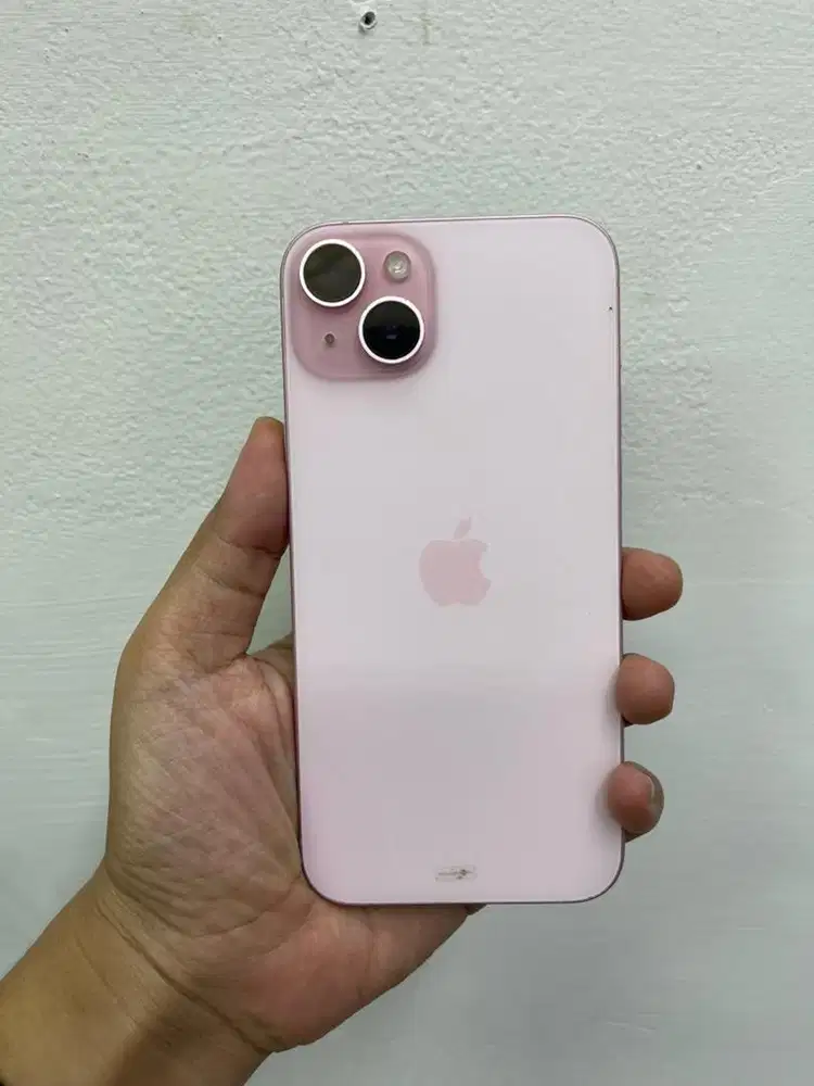 Iphone 15 Plus 128GB resmi ibox bekas ( minus tompel kecil