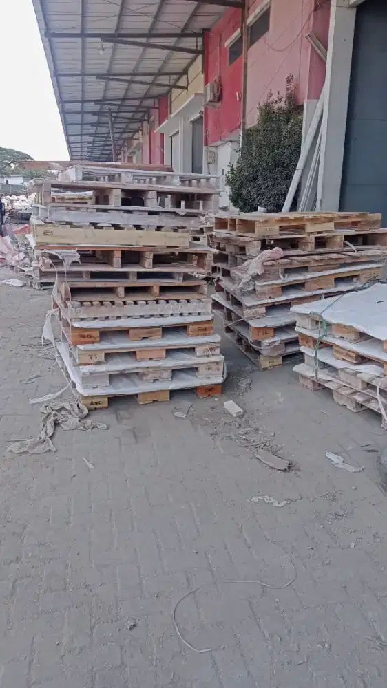Palet kayu bekas