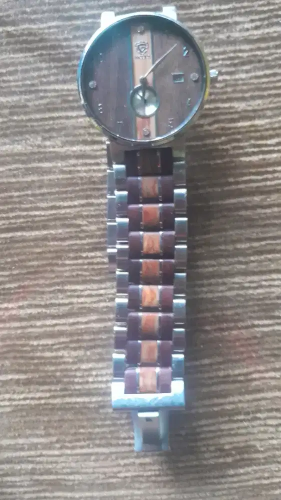 Jam tangan Wood