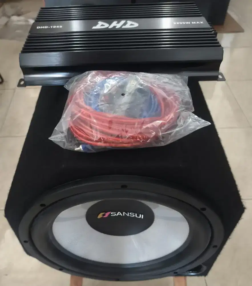 Audio Mobil
Subwoofer 12in, merk Sansui + power 4channel merk DHD, dps