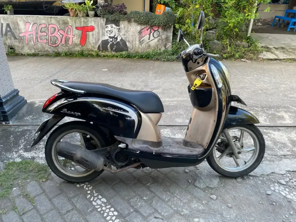 Scoopy injeksi THN 2014 plat B jakarta